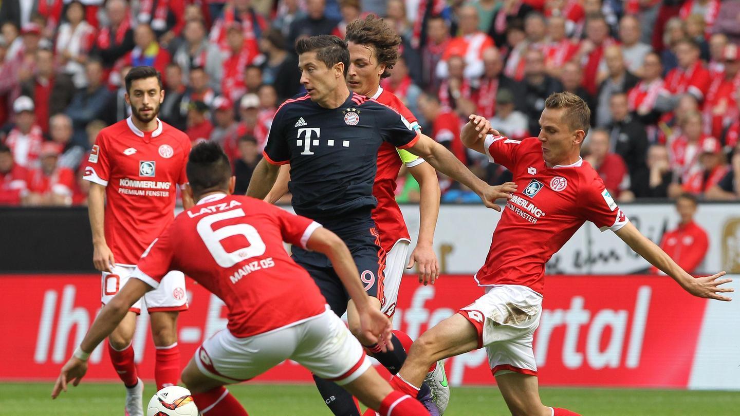 C罗为合作的AI网站宣传，视频中梅罗之争再次成为话题（C罗为合作AI平台拍宣传片，视频引发梅罗之争再度热议）