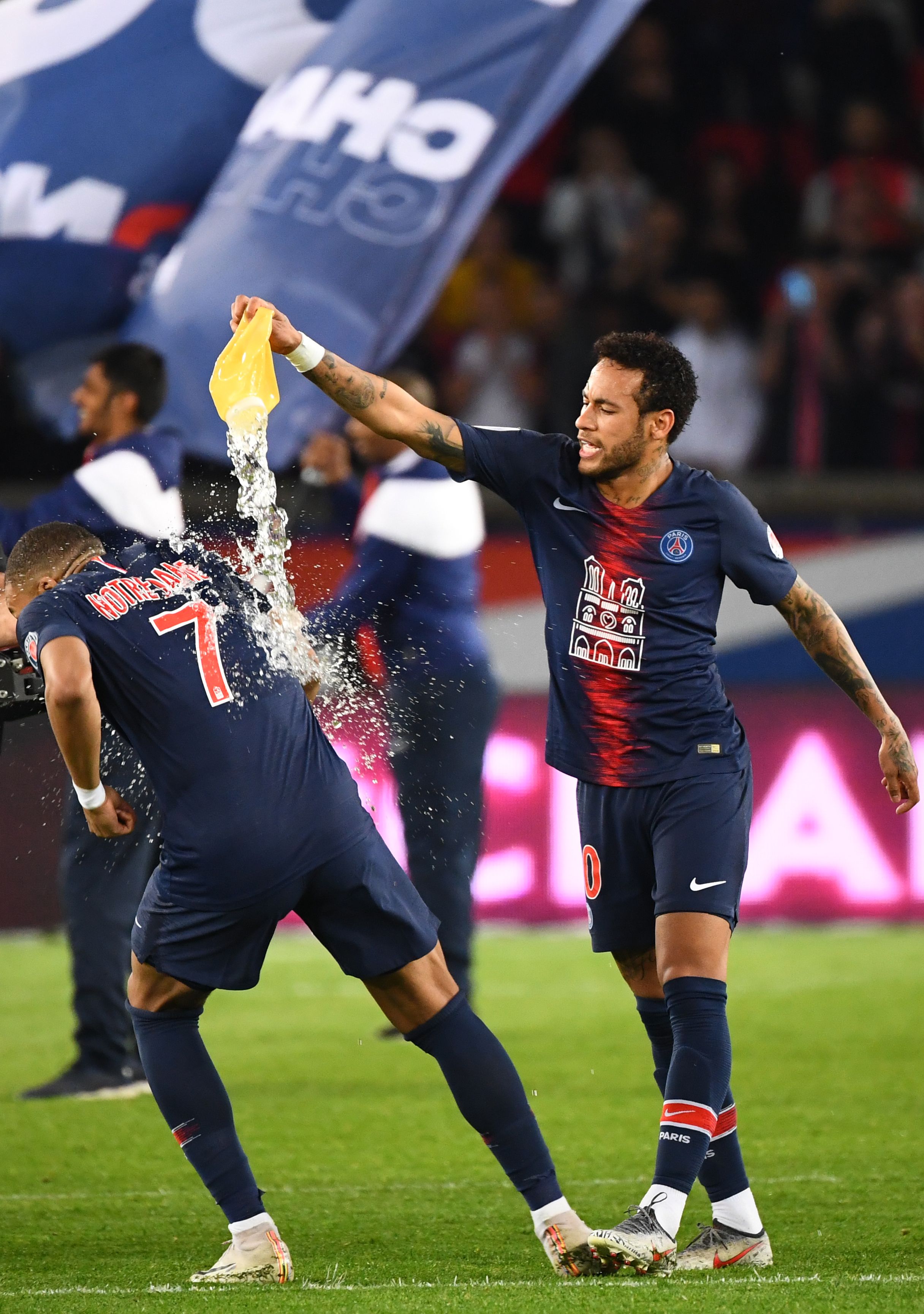 阿坎吉：齐沃很重视沟通和我们很亲近；希望世界杯对阵意大利（阿坎吉：齐沃注重沟通，与我们关系密切；盼世界杯碰上意大利）