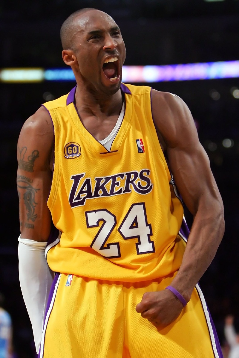 篮球篮网球员赛前热身状态良好（篮网队球员赛前热身状态上佳）