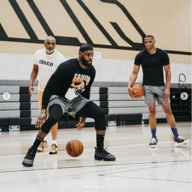 足球报：海牛资金有困难，但追加奖金第一时间就发到球队手中（足球报：资金吃紧，海牛仍第一时间将追加奖金发给全队）