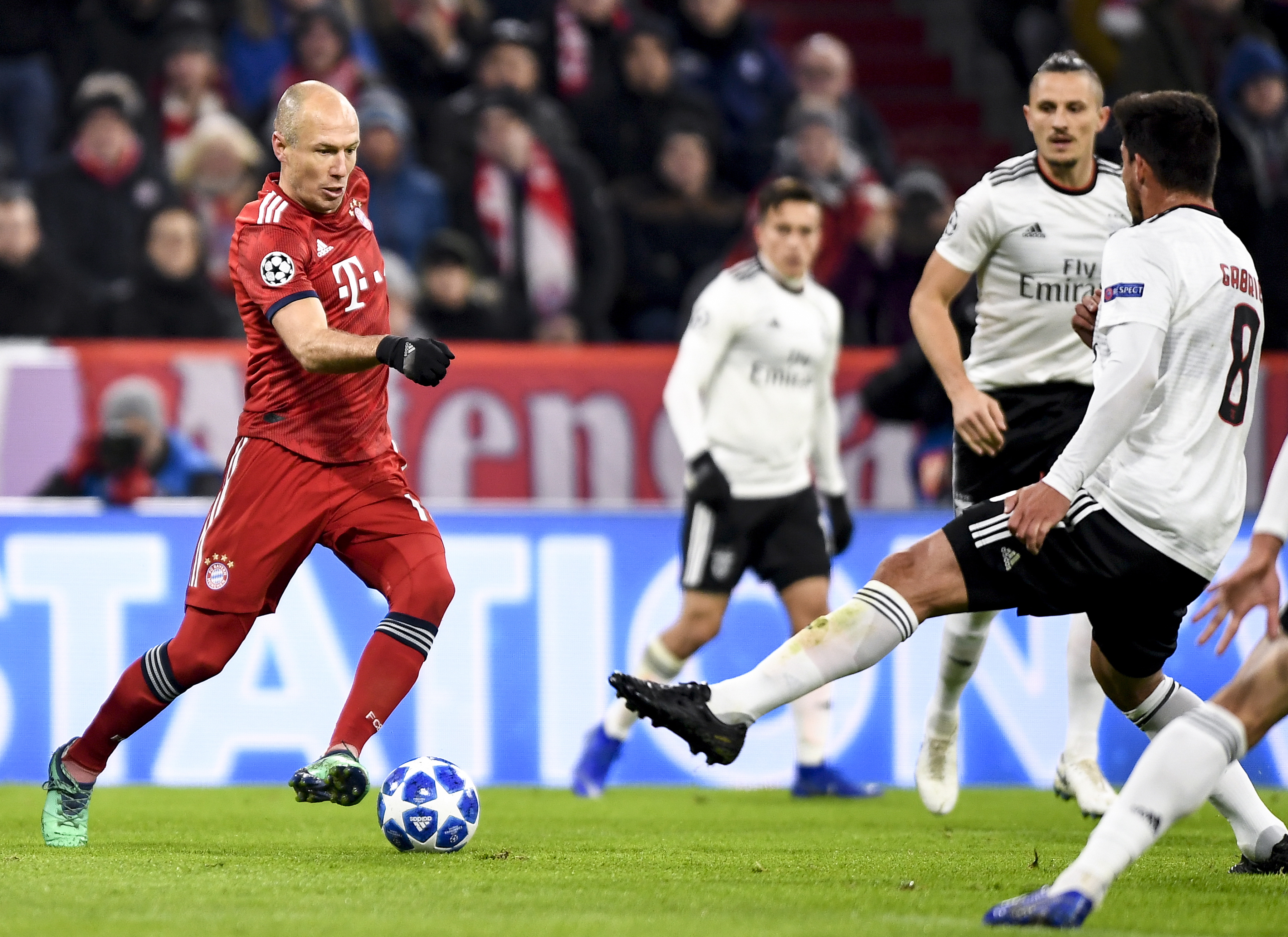 西班牙此前10次对阵乌拉圭5胜5平保持不败，打进16球丢8球（西班牙近10战乌拉圭5胜5平不败，共进16球仅丢8球）