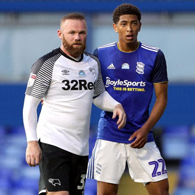 利物浦萨拉赫末段进球险胜曼联（萨拉赫终场前破门，利物浦险胜曼联）