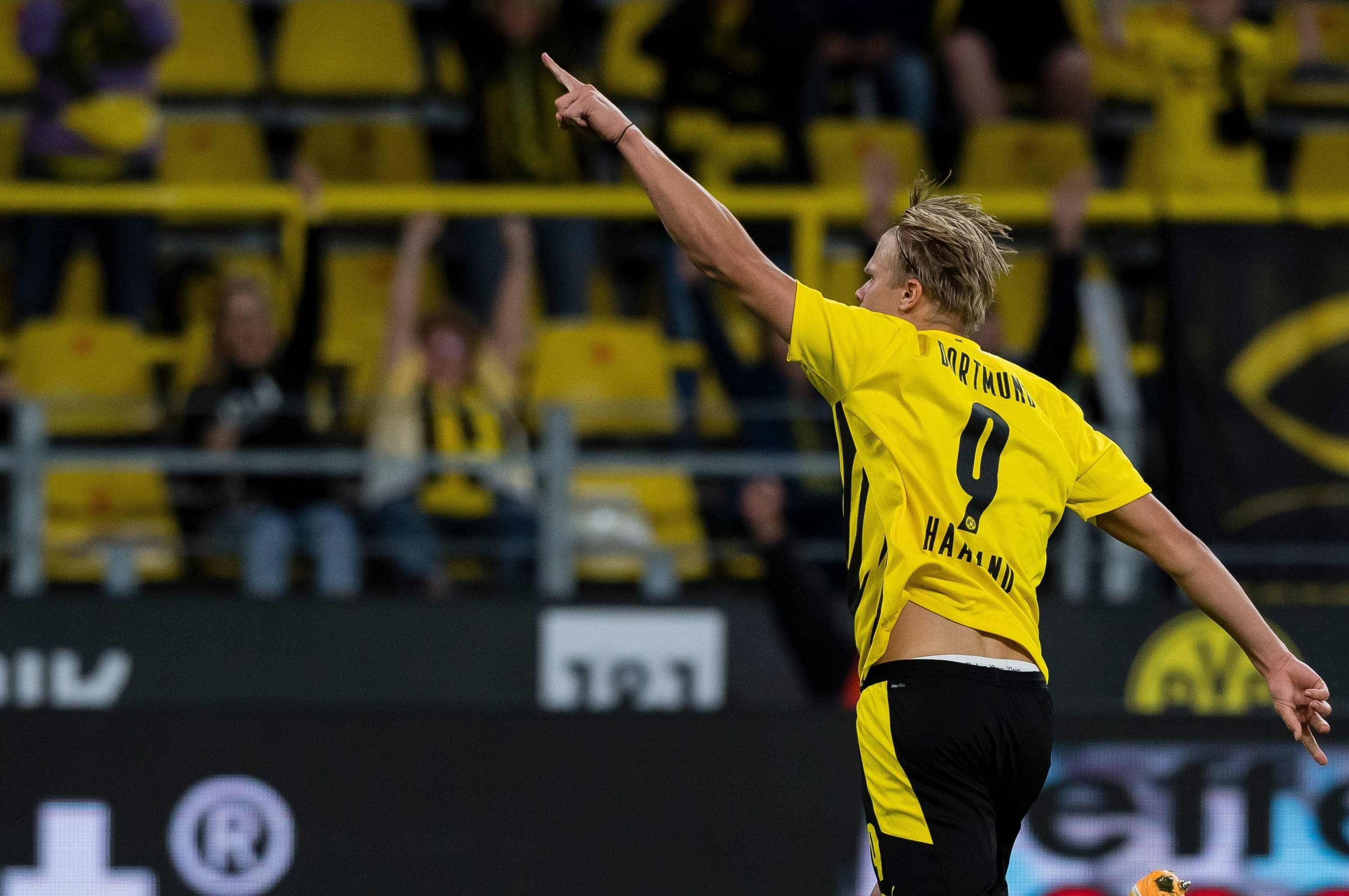 罗克从巴萨外租至巴甲，身价暴涨，现为巴甲最高，状态回升，成功摆脱困境。（巴萨外租罗克赴巴甲，身价跃升联赛第一，状态回暖摆脱低迷）