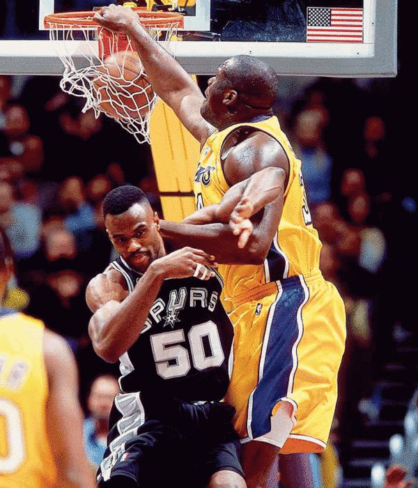 水平如何？菲利克斯训练中与门将本托互换角色，完成几次扑救（菲利克斯训练场客串门将，与本托互换位置多次完成扑救）