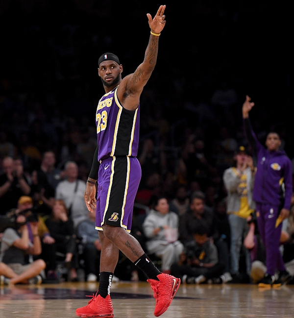 德罗西拿到执教热那亚首胜，目前带队成绩1胜2平保持不败（德罗西收获执教热那亚首胜，开局1胜2平延续不败）