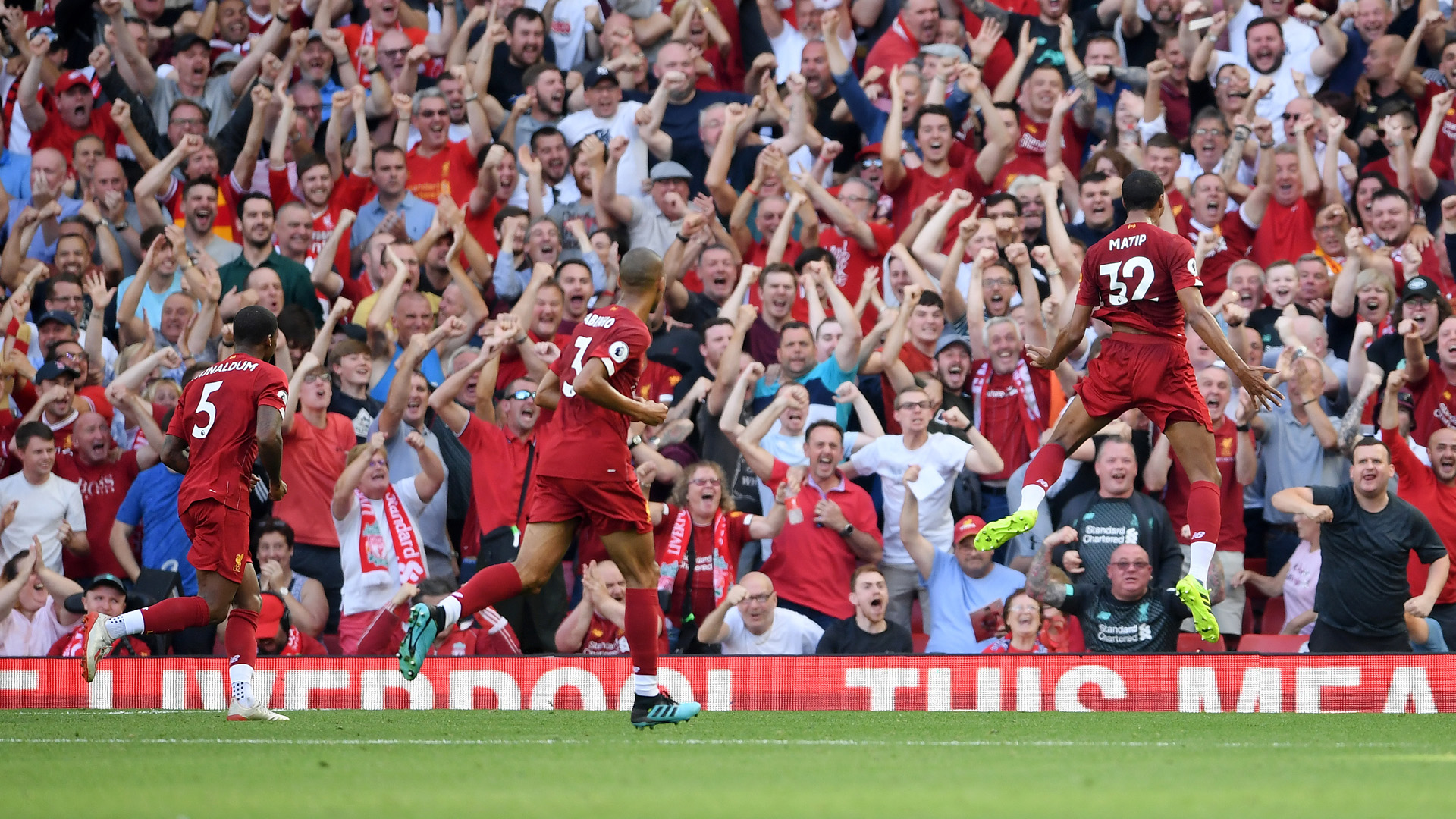 从手足无措到游刃有余，齐达内在公园学着踢毽子（齐达内公园练踢毽：从小白到高手的进阶）