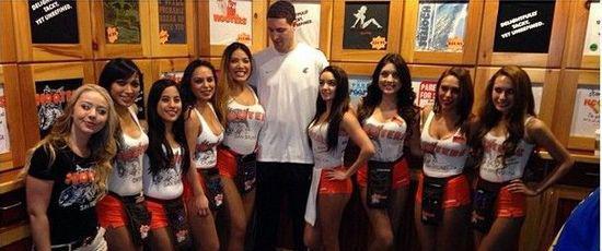 莱万传记：巴萨曾要求停止进球，不然需付给拜仁250万奖金（传记披露：巴萨曾劝莱万暂缓进球，否则将向拜仁支付250万奖金）