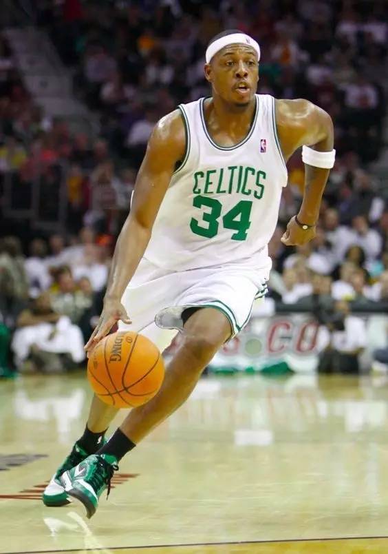 曝前海港外援奥斯卡已决定挂靴 其资产预计超过13亿元（据报道，前上海海港外援奥斯卡决定退役，个人资产或超13亿元）