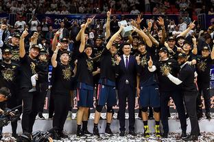 申军：二转前出现经济困难；球员从这走向豪门也是西海岸成功（申军：二转前财政吃紧；把球员送往豪门同样是西海岸的成功）