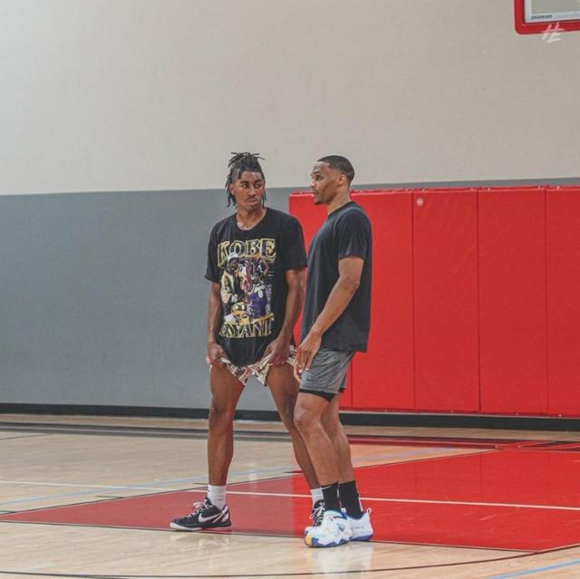 亲兄弟明算账,谁打得好谁上（兄弟归兄弟，账要算清，凭实力上场）